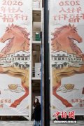 （新春走基层）上海：游客户外享受春节假期生活